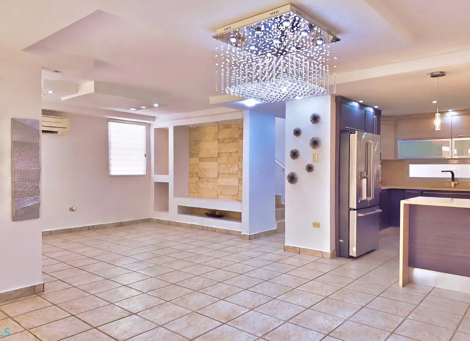 4 bed, 2.5 bath, 1950 sqft, $2,800 — Photo 1