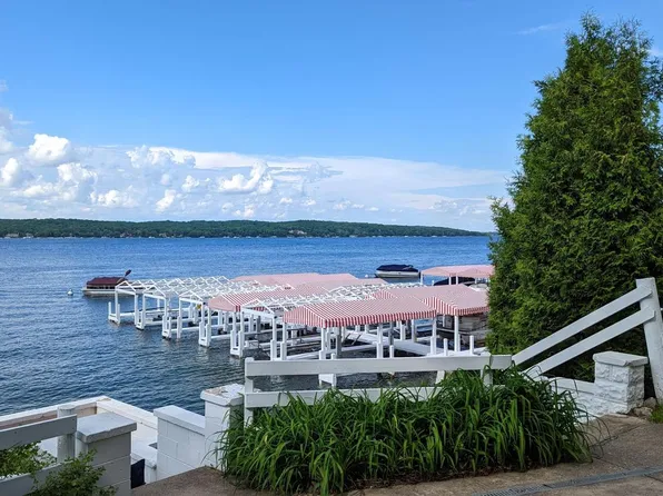 N1821 Oakland ROAD, Lake Geneva, WI 53147