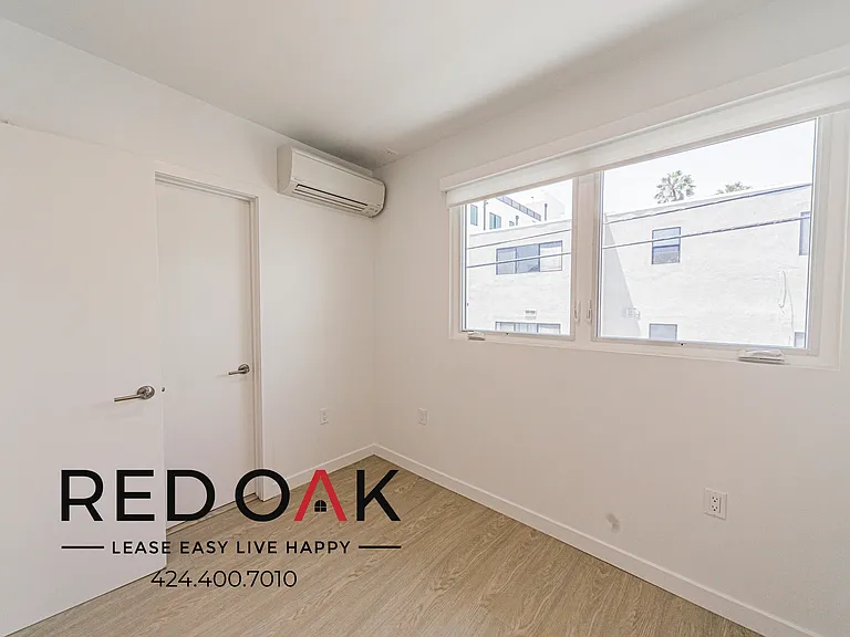 847 S Sherbourne Dr #10 — Photo 15