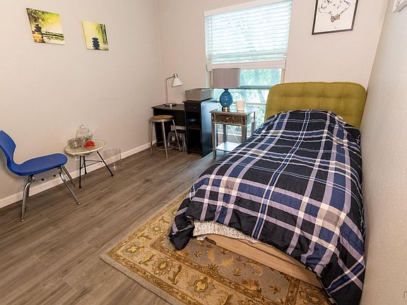 Warm, big room with good space for study table