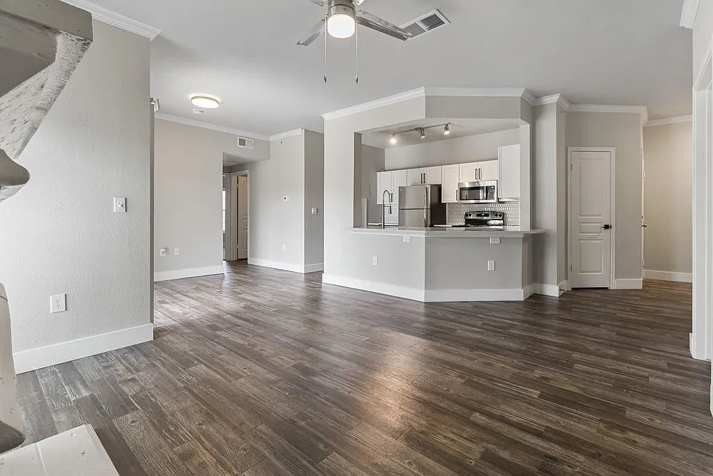 Oakville Apartments — Photo 2