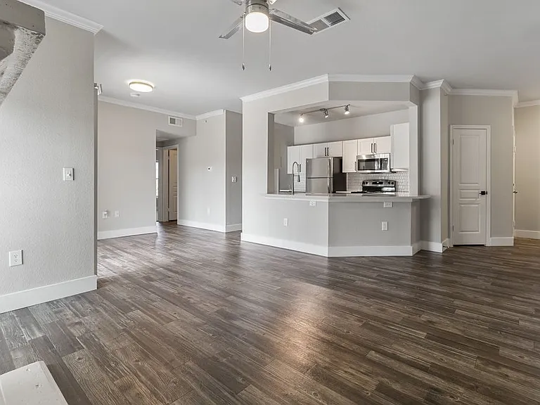 Oakville Apartments — Photo 2