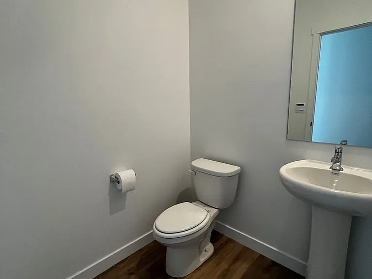 403 E Levengrove Dr — Photo 9