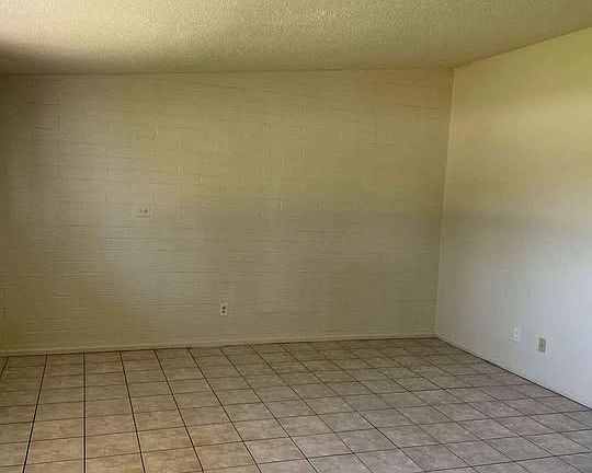 3rd image of 2215 W Devonshire Ave #1