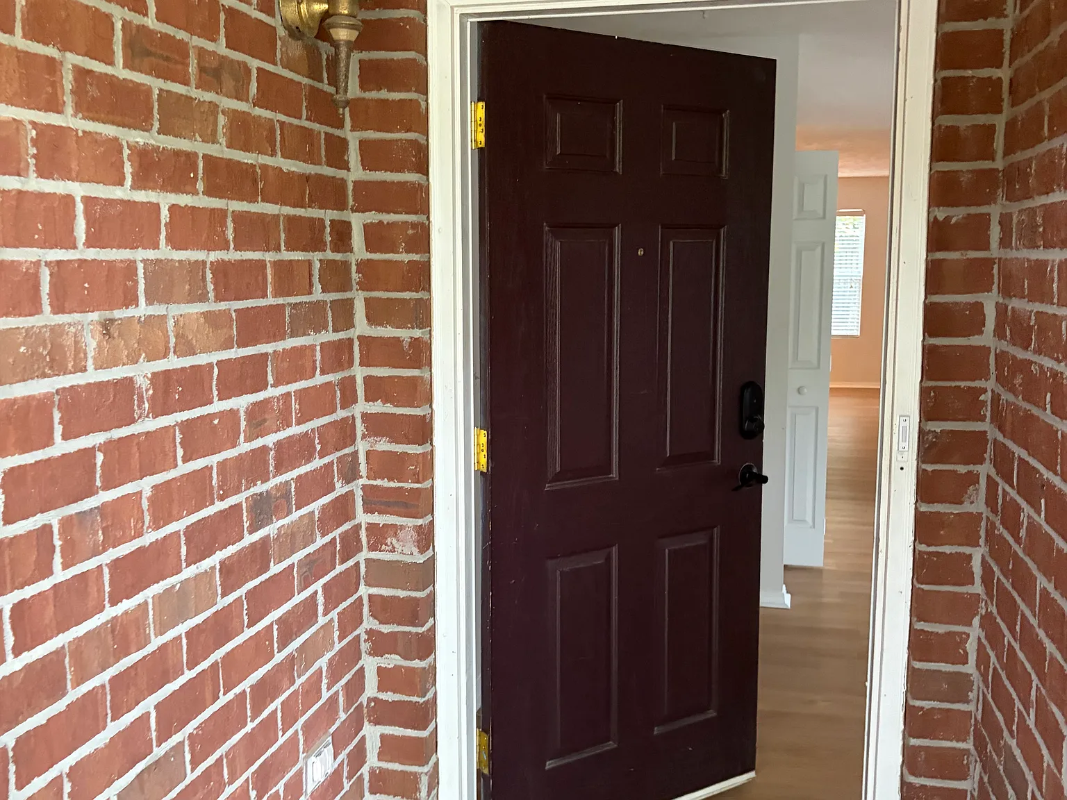 4 bed, 2740 sqft, $2,500 — Photo 3