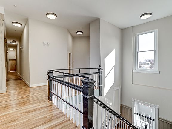 4th image of 10 W Leigh St #9