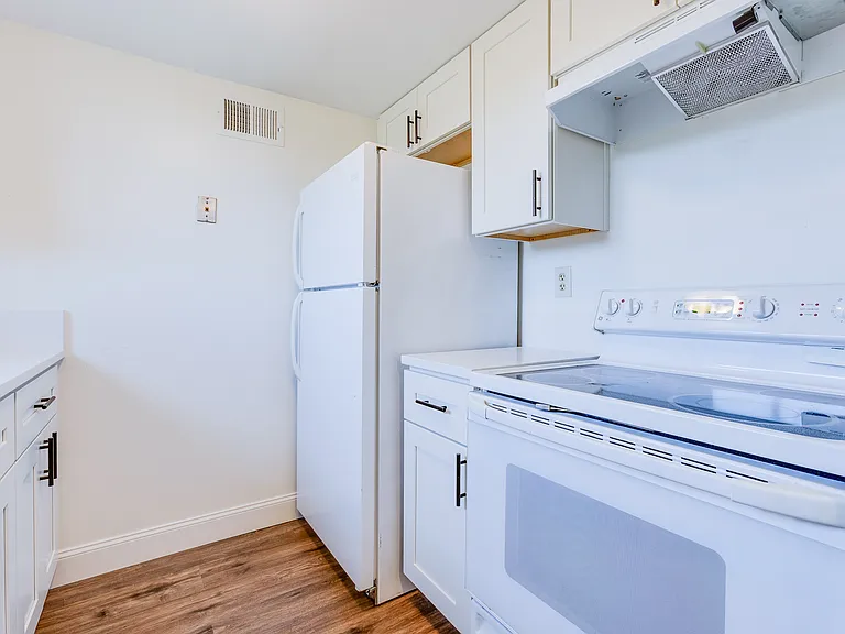160 Glenn St #306 — Photo 5