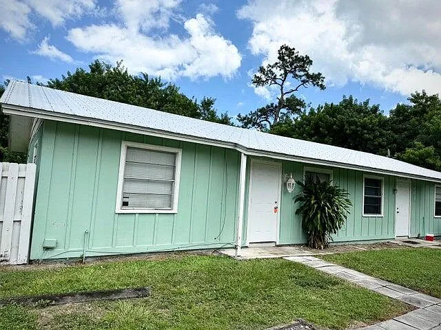 3002 SE Camino Ave — Photo 4