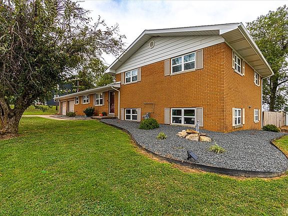 3rd image of 2399 Libbert Rd