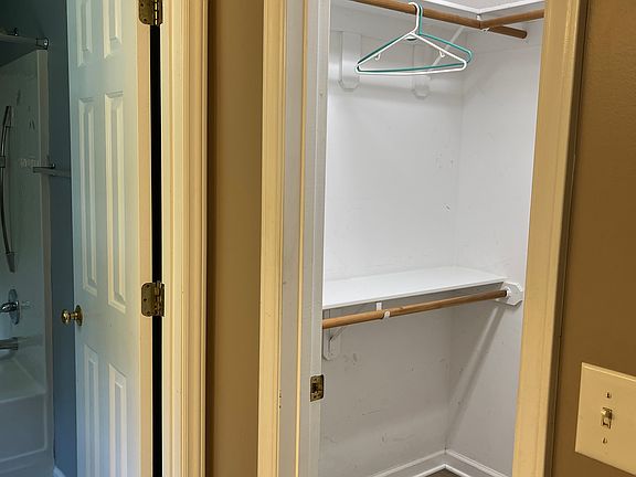 2nd image of 180 Cedarhurst Ln
