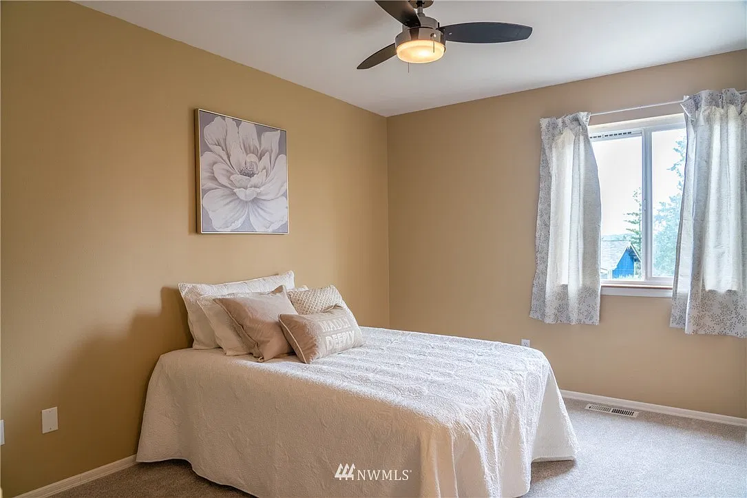 3 bed, 2.5 bath, 1514 sqft, $1,320 — Photo 4