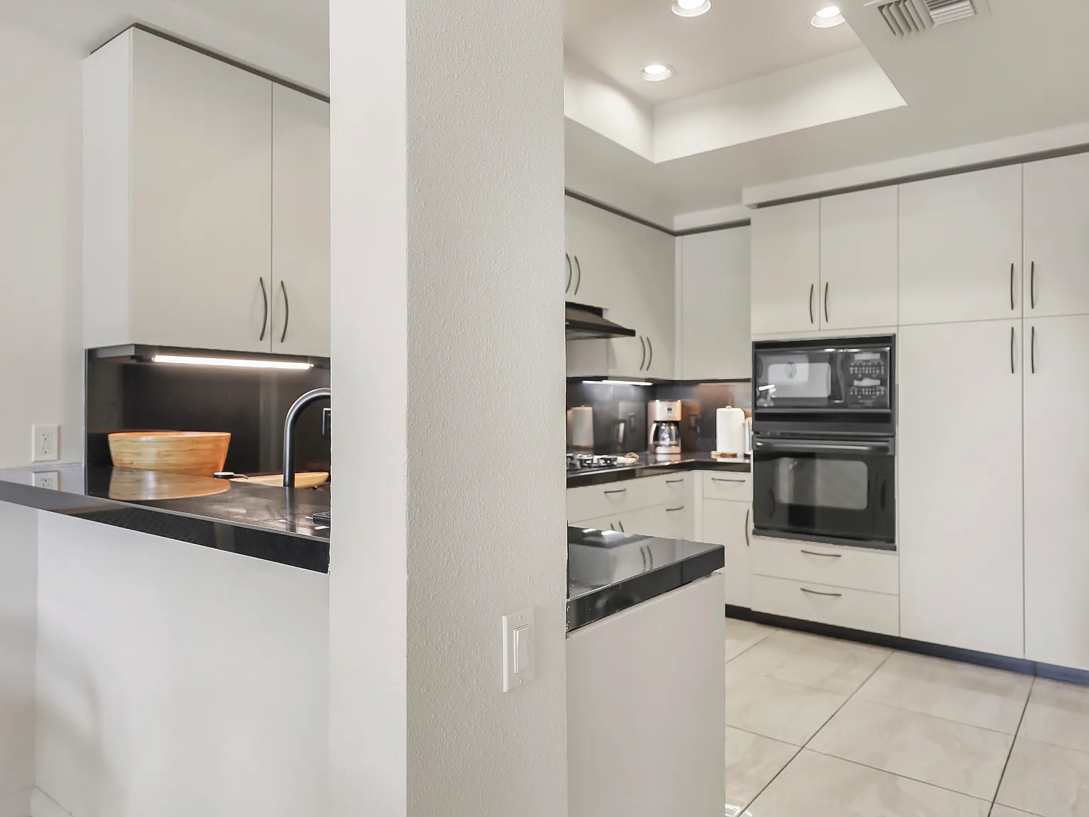3 bed, 2527 sqft, $11,000 — Photo 3
