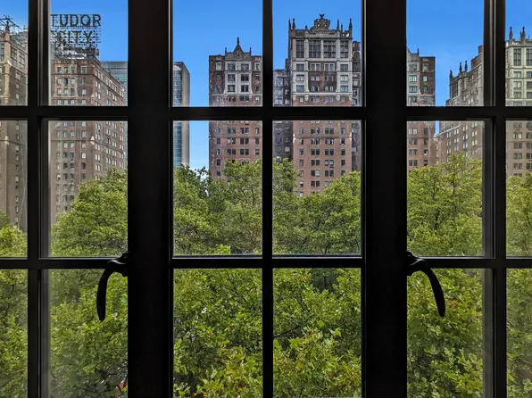 320 East 42nd Street image 15 of 15