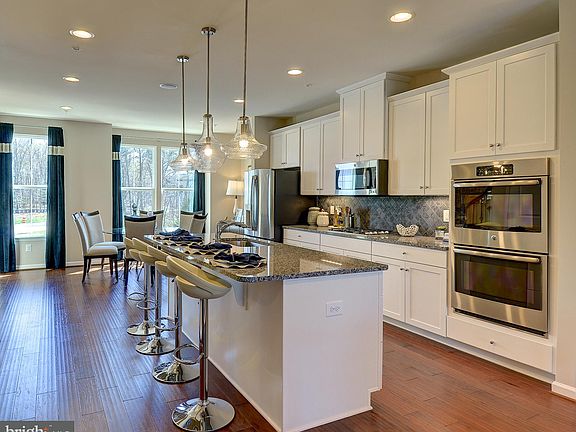 3rd image of 3098 Sassafras Ct