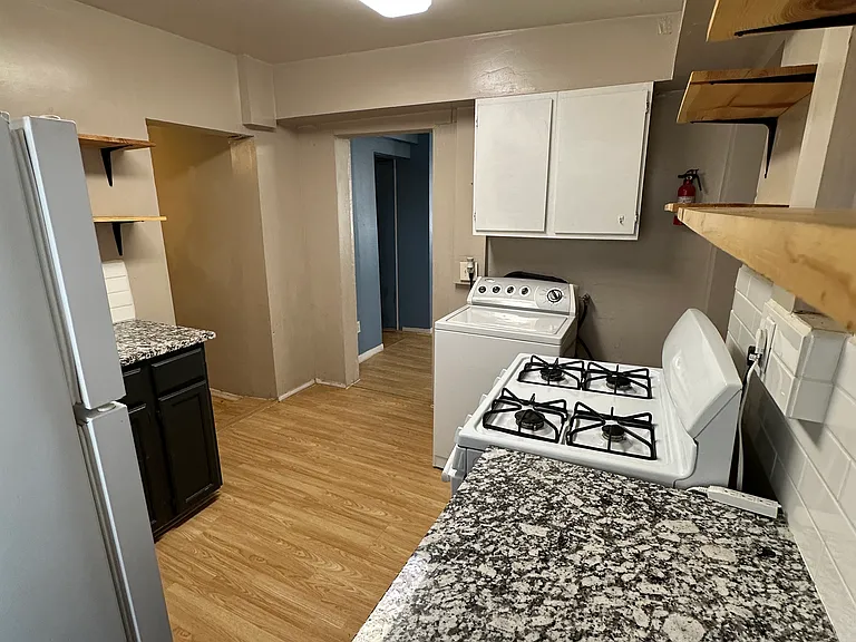 418 Fewel St — Photo 11