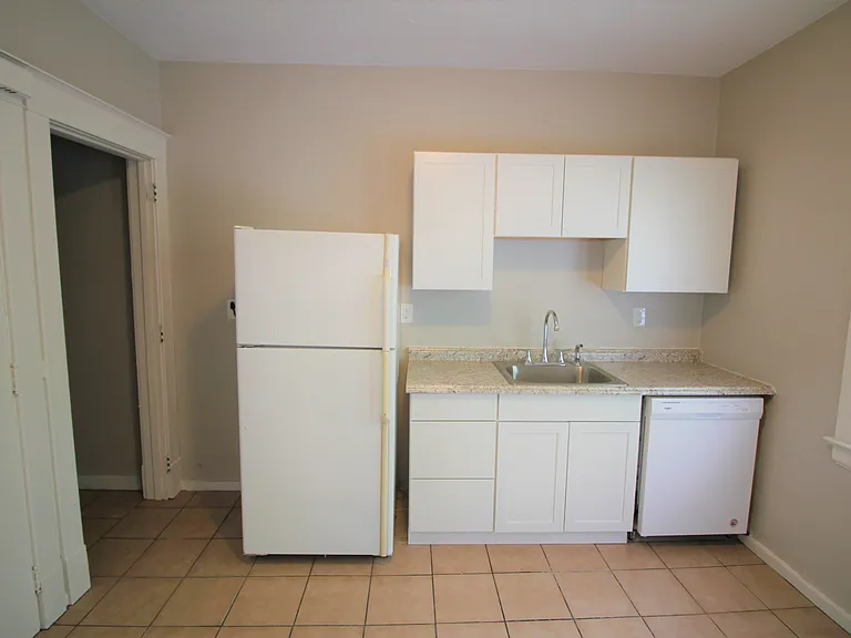 736 Oakland Ave SW — Photo 2