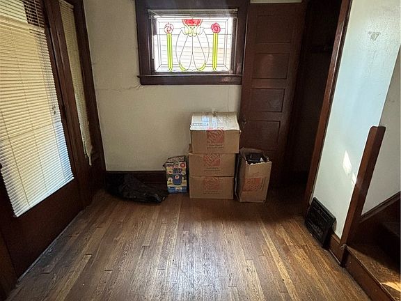 3rd image of 462 Eddy Rd
