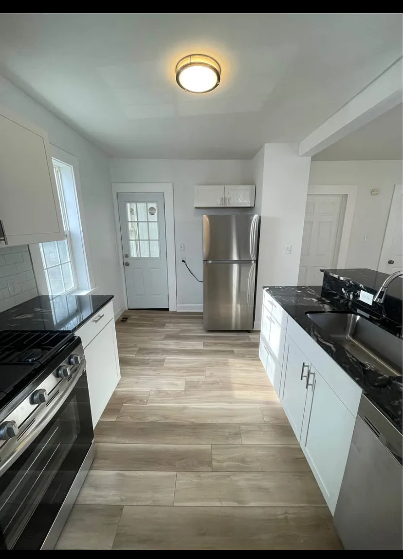 2 bed, 1080 sqft, $1,295 — Photo 3