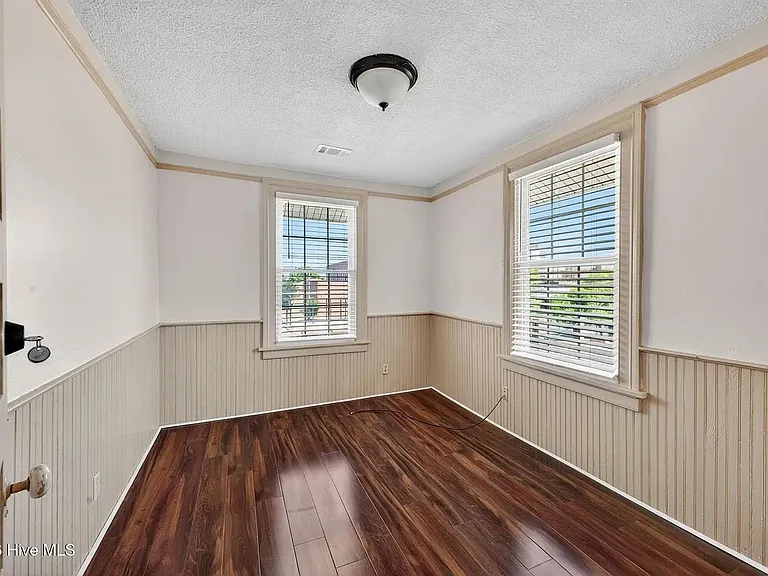 1102 Phillips St — Photo 23