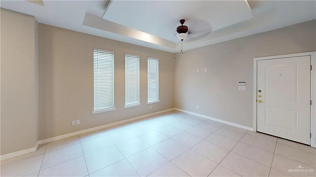 3 bed, 2.0 bath, 975 sqft, $1,250 — Photo 4