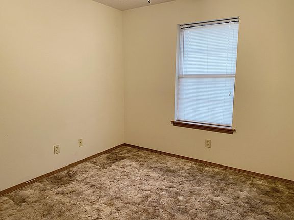 3rd image of 1113 N University Dr