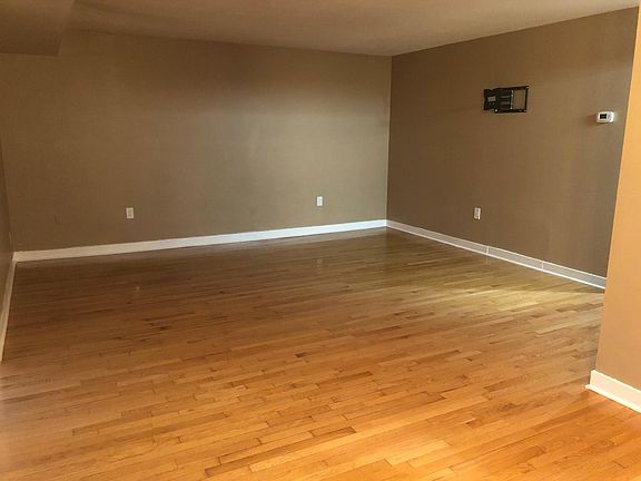 3rd image of 75 Brookwood Dr APT B