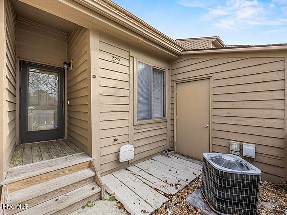 4th image of 229 Saint Luke Court
