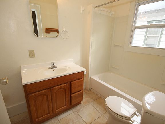 2nd image of 1704 N Jefferson St