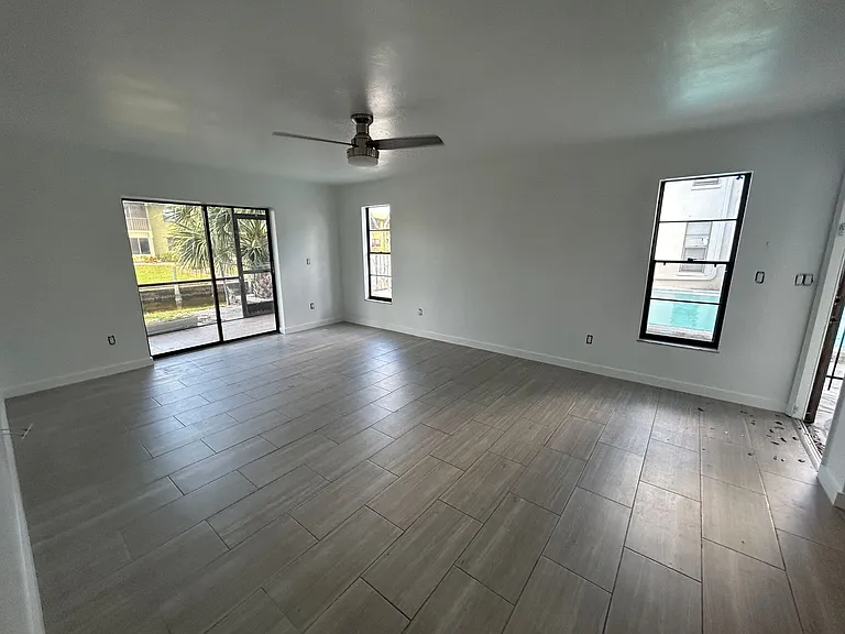 4712 SE 5th Pl — Photo 10
