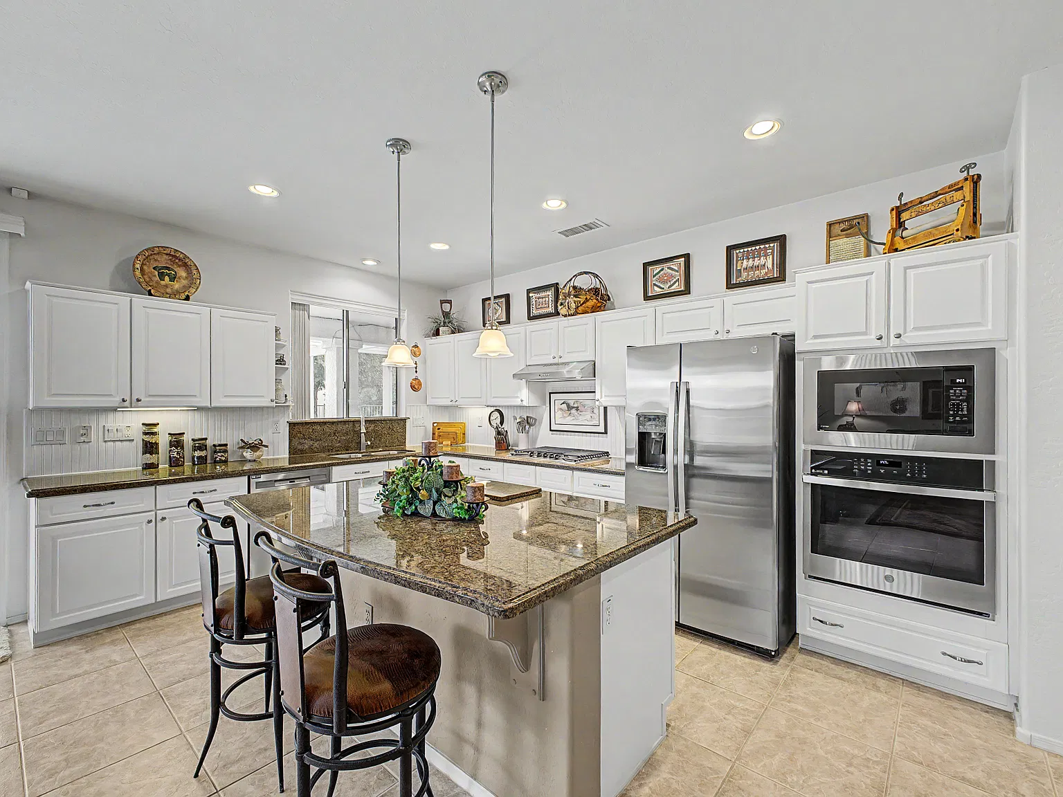 2 bed, 2361 sqft, $4,100 — Photo 3