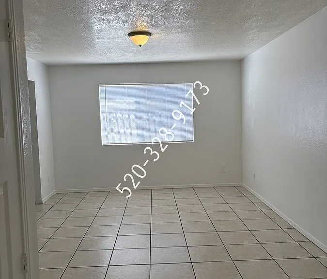 1346 S Lynx Dr — Photo 2