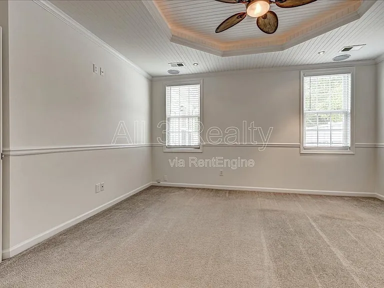 1033 Pinehurst Dr — Photo 18