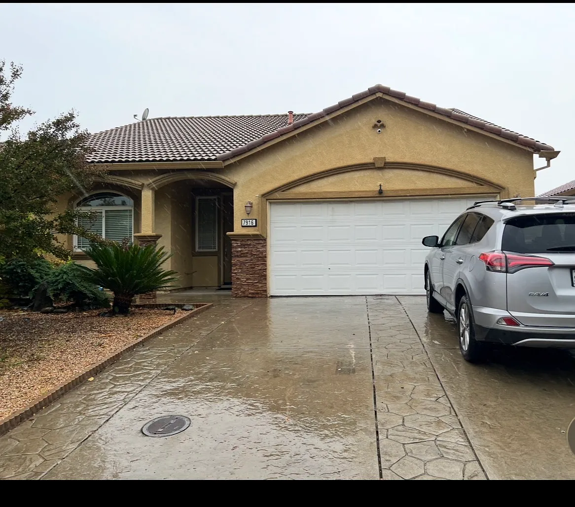 7916 Iona Way photo 1