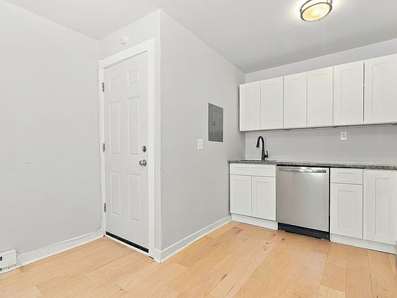 4th image of 5536 Chester Ave #2F