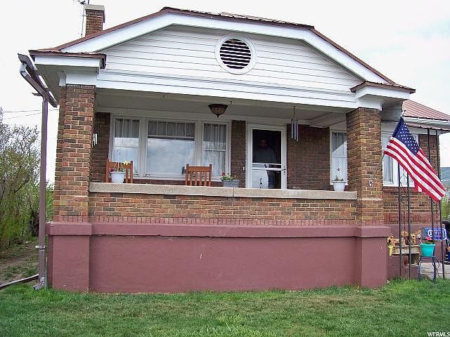 1st image of 922 Jefferson St