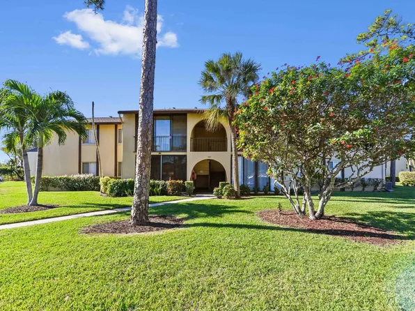 303 Pine Ridge Circle #D-2, Greenacres, FL 33463