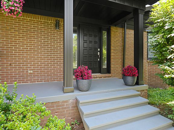 4th image of 305 Redwood Dr