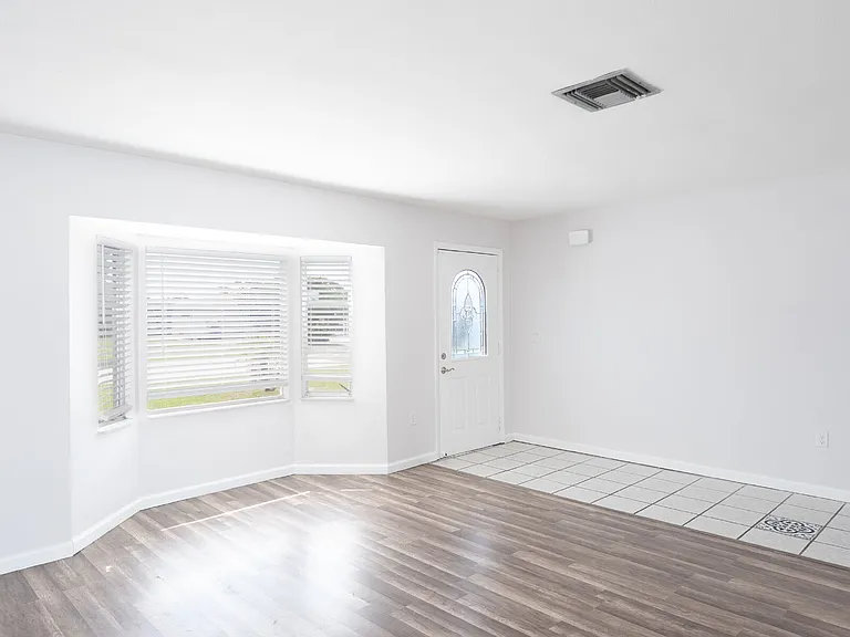 143 Rotonda Cir — Photo 6