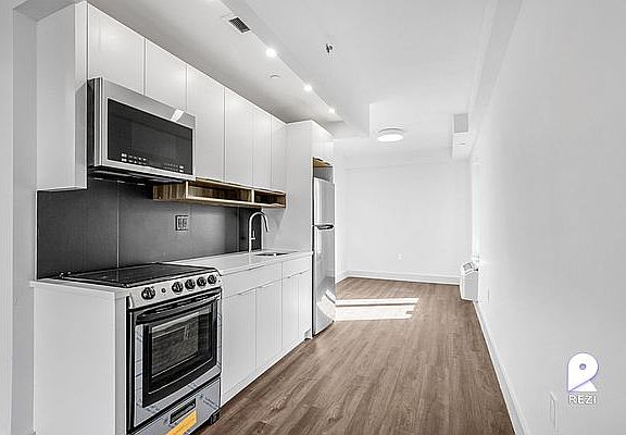 3rd image of 2069 Honeywell Ave APT 3H