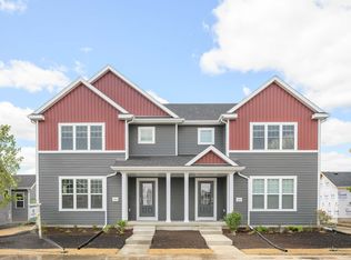 1043 Merri Hill Dr, Oregon, WI 53575