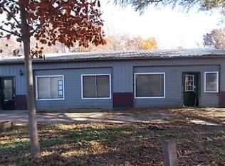 882 N 1700 East Rd, Owaneco, IL 62555