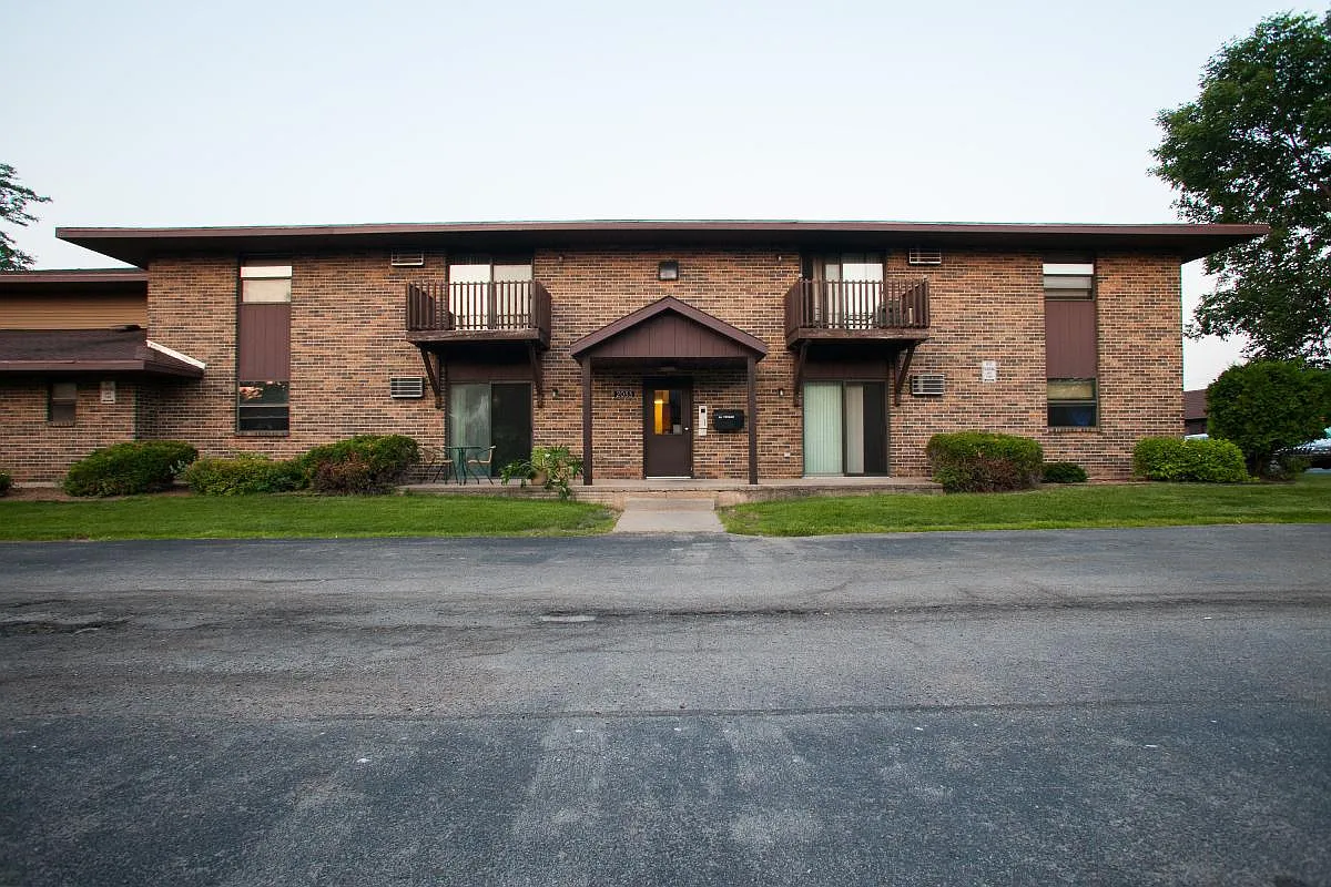 Applegate Apartments — Photo 2