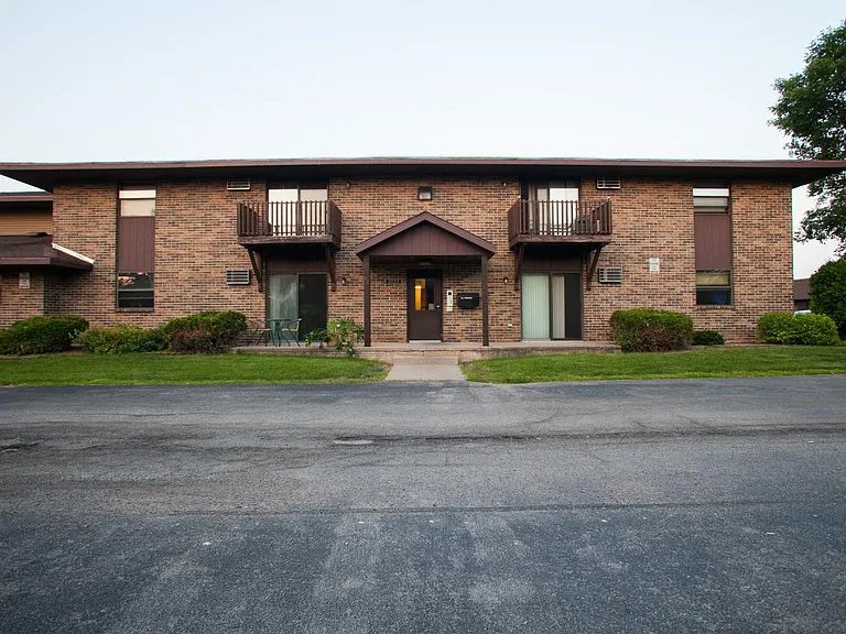 Applegate Apartments — Photo 2