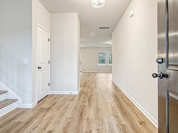 Strawberry Station - Keowee Interior Image 1