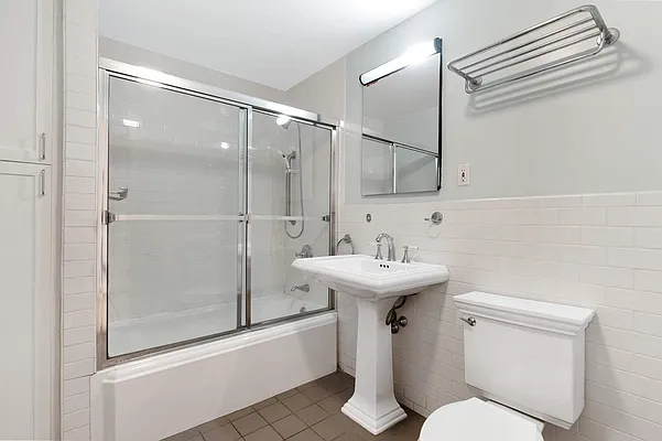 Rented by Compass | media 24