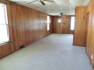 519 Shooting Park Rd, Peru, IL 61354