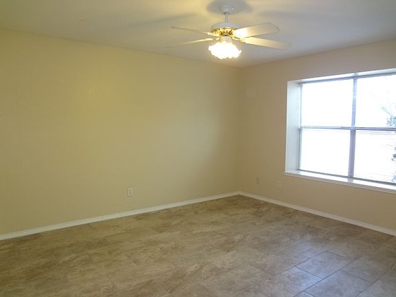 5th image of 5210 Southlake Dr