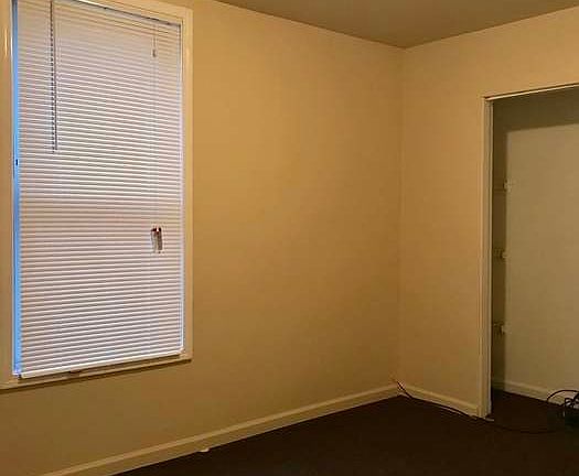 4th image of 11827 S La Salle St #2