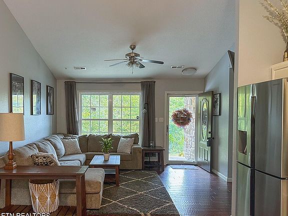 3rd image of 1139 Long Meadow Dr