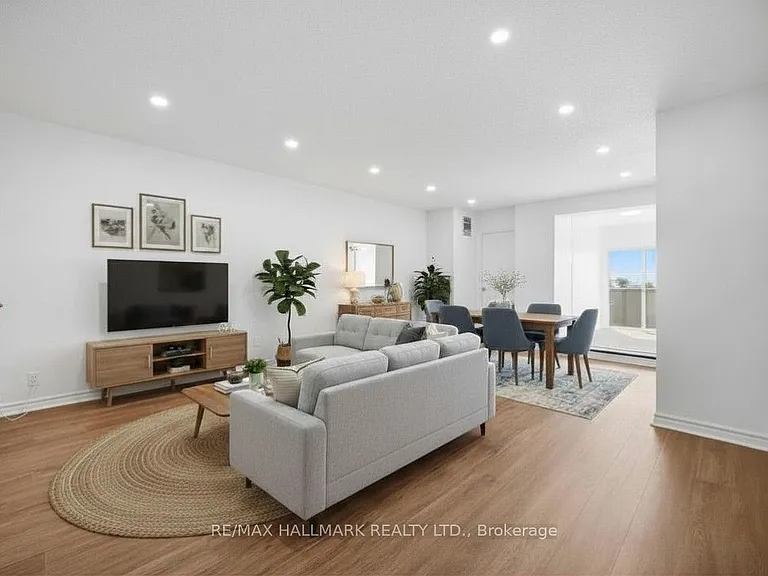 3025 The Credit Woodlands #314 — Photo 1